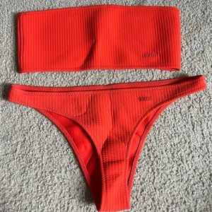Triangl ribbed neoprene strapless set. SMALL + top and MEDIUM bottom